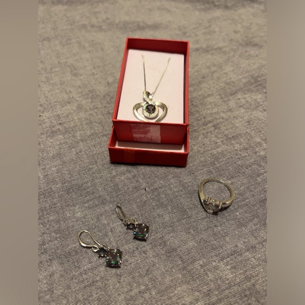 Jewelry set with rainbow (purple and green) cubic zirconia